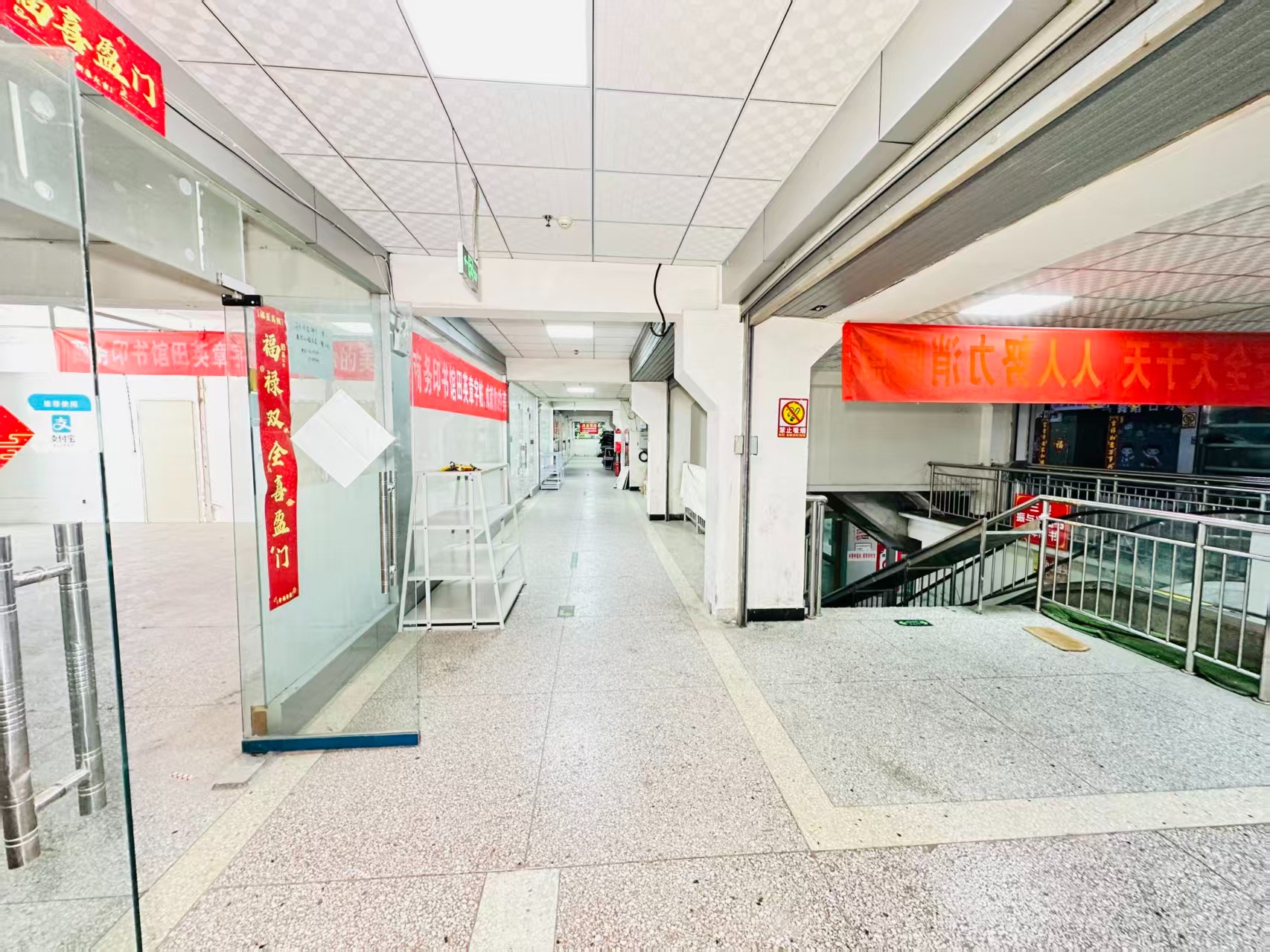 建福路引入人工智能技术应用场景，推动AI与商业、零售、电商、企业服务等领域融合发展。