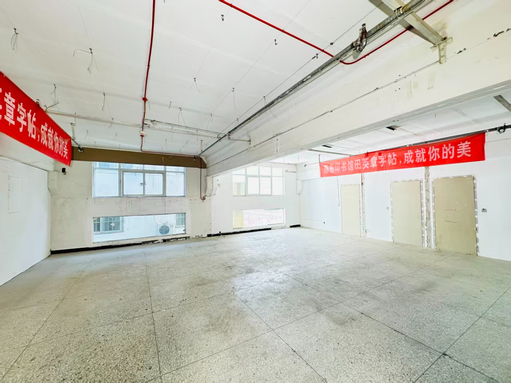 建福路重点吸引人工智能应用、数字经济、电商直播、智能制造服务、软件开发、科技创新企业及创业团队入驻